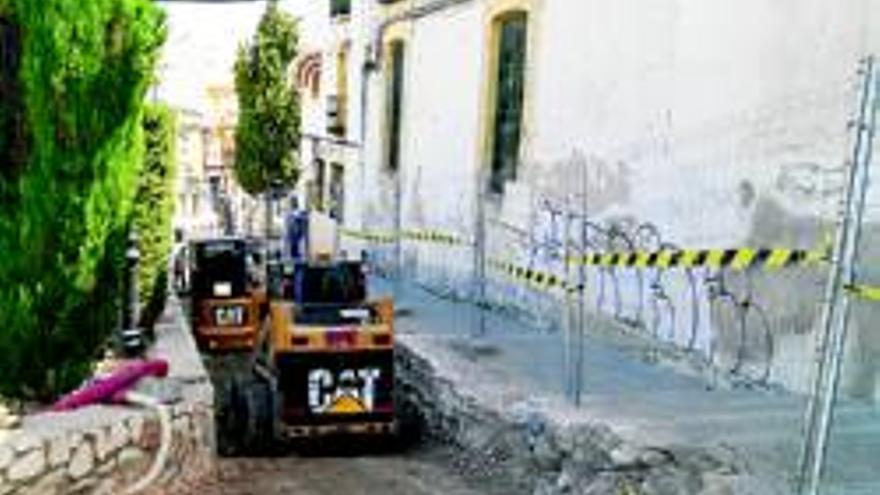 Eliminan barreras arquitectónicas del entorno de la iglesia del Carmen