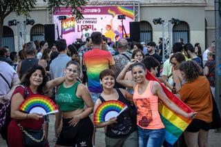 L’Hospitalet reivindica su orgullo contra las agresiones LGTBIfóbicas en el primer 'Pride' de su historia