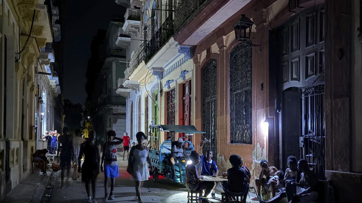 Cuba prevé un domingo de largos apagones que dejarán sin corriente hasta un 70% del país