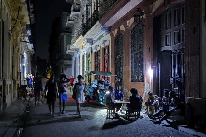 Cuba prevé un domingo de largos apagones que dejarán sin corriente hasta un 70% del país