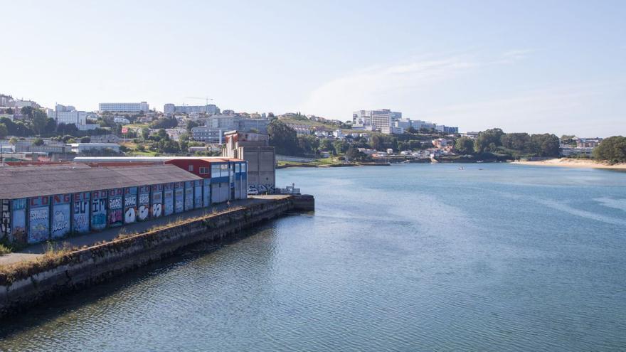 La ría de O Burgo, vista desde A Pasaxe y hacia la desembocadura. | Germán Barreiros/Roller Agencia