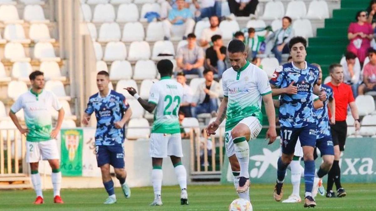 Una imagen del partido entre el Córdoba CF y el Racing de Ferrol.