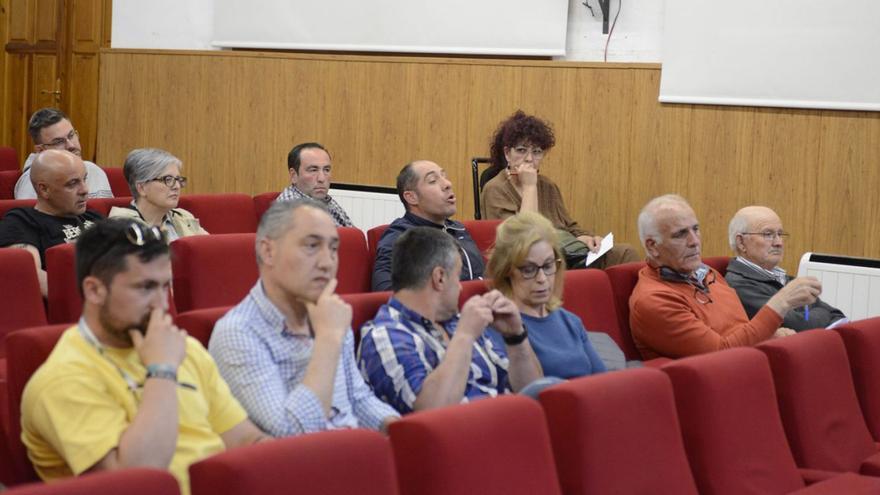 Alcaldes de municipios comuneros de la ETAP de Benavente y Los Valles en una asamblea reciente.