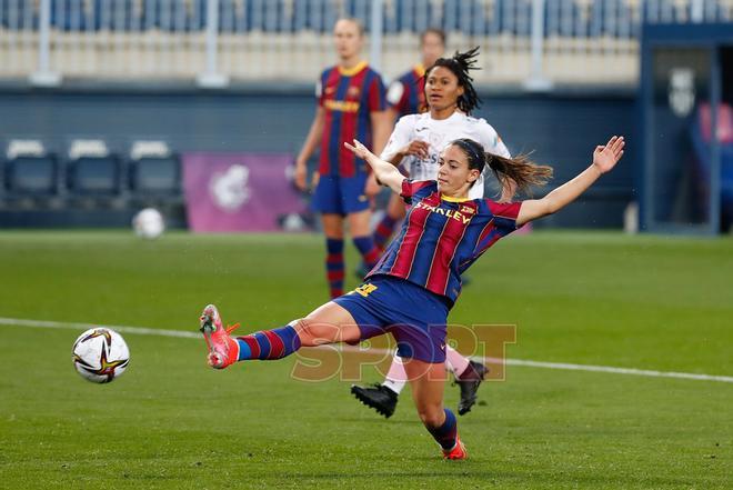 Aitana Bonmatí durante la final de la Copa de la Reina 2020 entre el FC Barcelona y el EDF Logroño disputado en el estadio La Rosaleda.