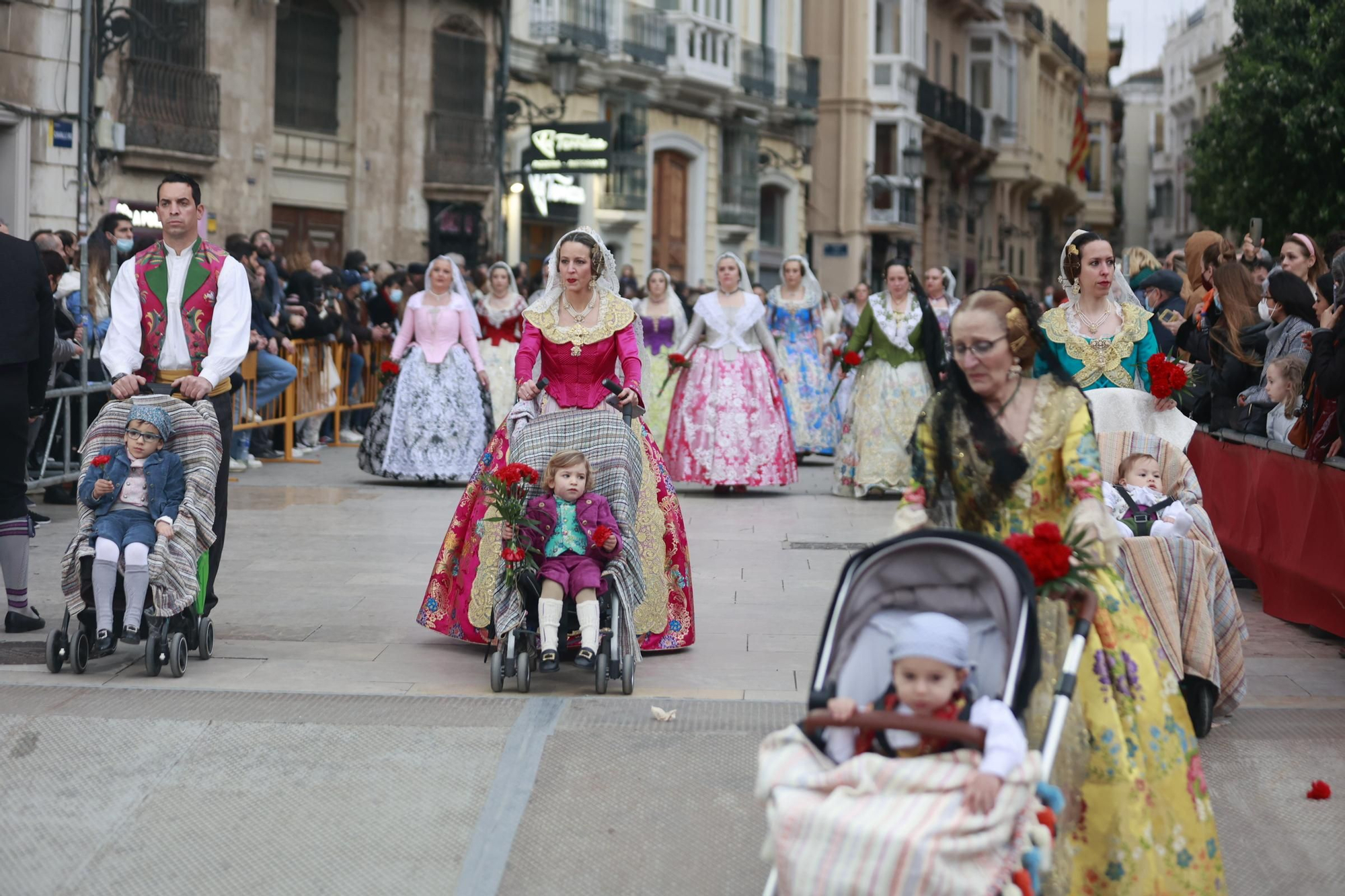 Búscate en el segundo día de ofrenda por la calle Quart (entre las 18:00 a las 19:00 horas)