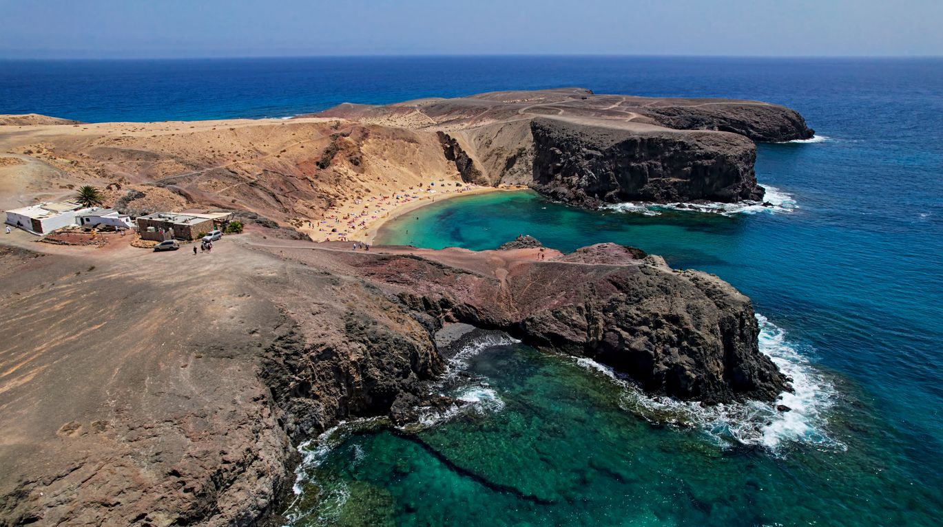 Panorama aéreo de la Playa del Papagayo, Lanzarote.