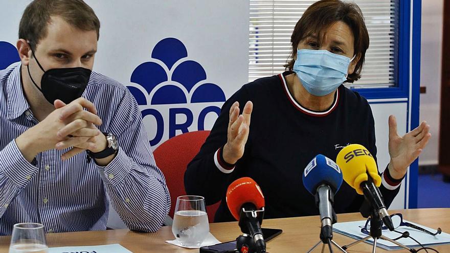 Adrián Pumares y Carmen Moriyón, ayer, en la sede gijonesa de Foro. | Ángel González