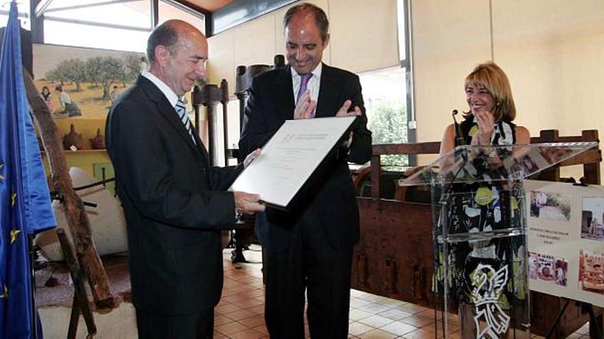 El presidente de la Generalitat visitó el museo para entregar el diploma que ha otorgado la Unesco.