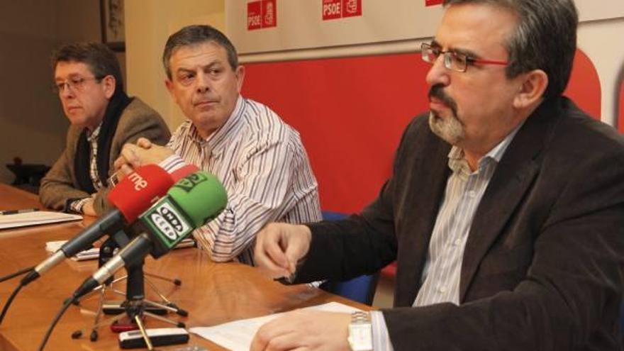 En primer término, Manuel Puga, junto a Manuel Fuentes y Jorge Félix Alonso.