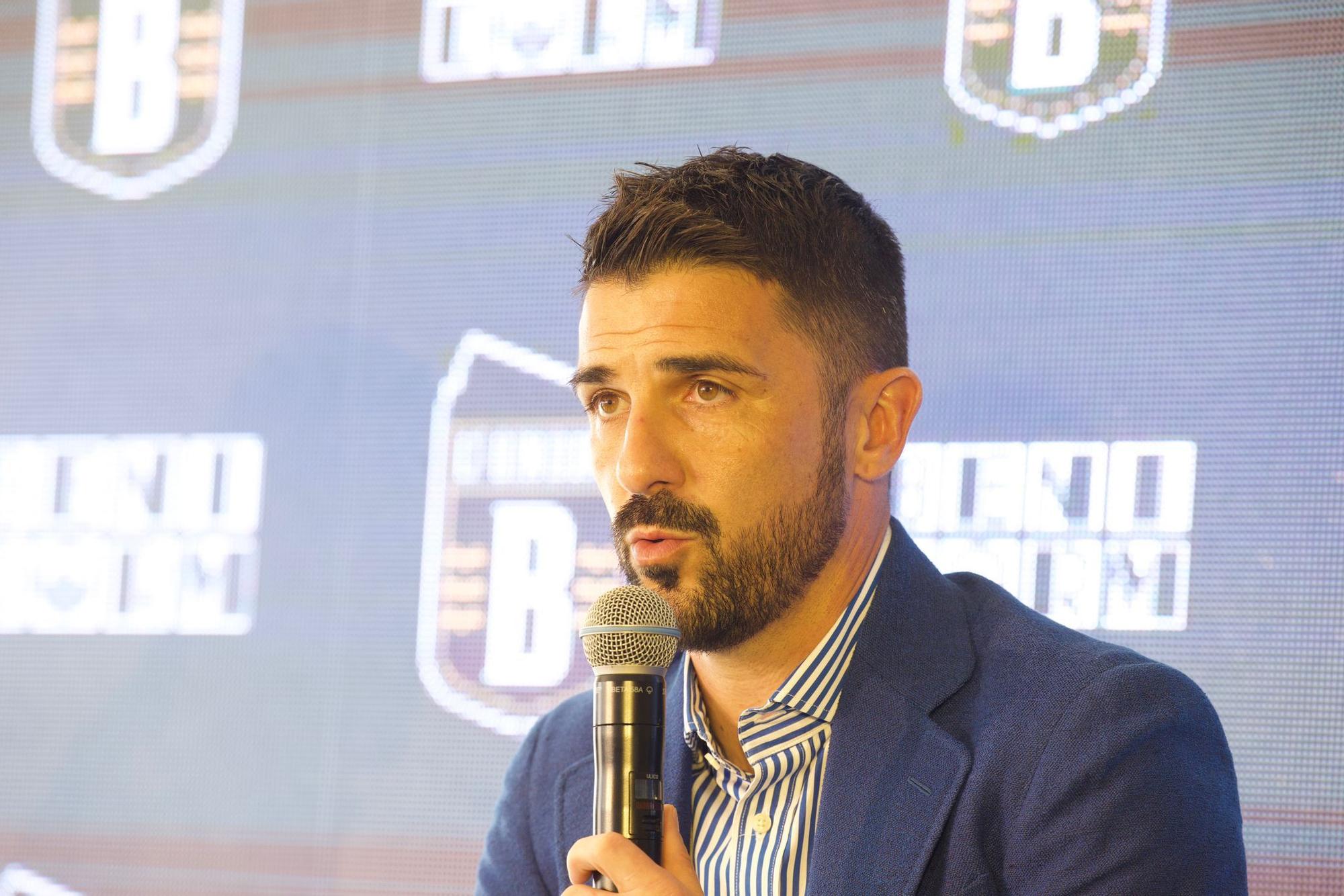 Así fue la presentación de David Villa para el 'nuevo' CF Benidorm