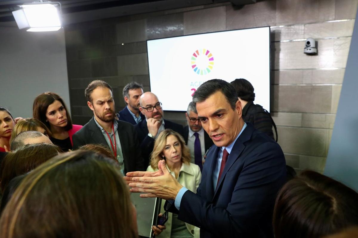 Spanish Prime Minister Pedro Sanchez speaks to reporters after a news conference following a conference call with European leaders at the Moncloa Palace in Madrid, Spain, March 10, 2020. REUTERS/Sergio Perez