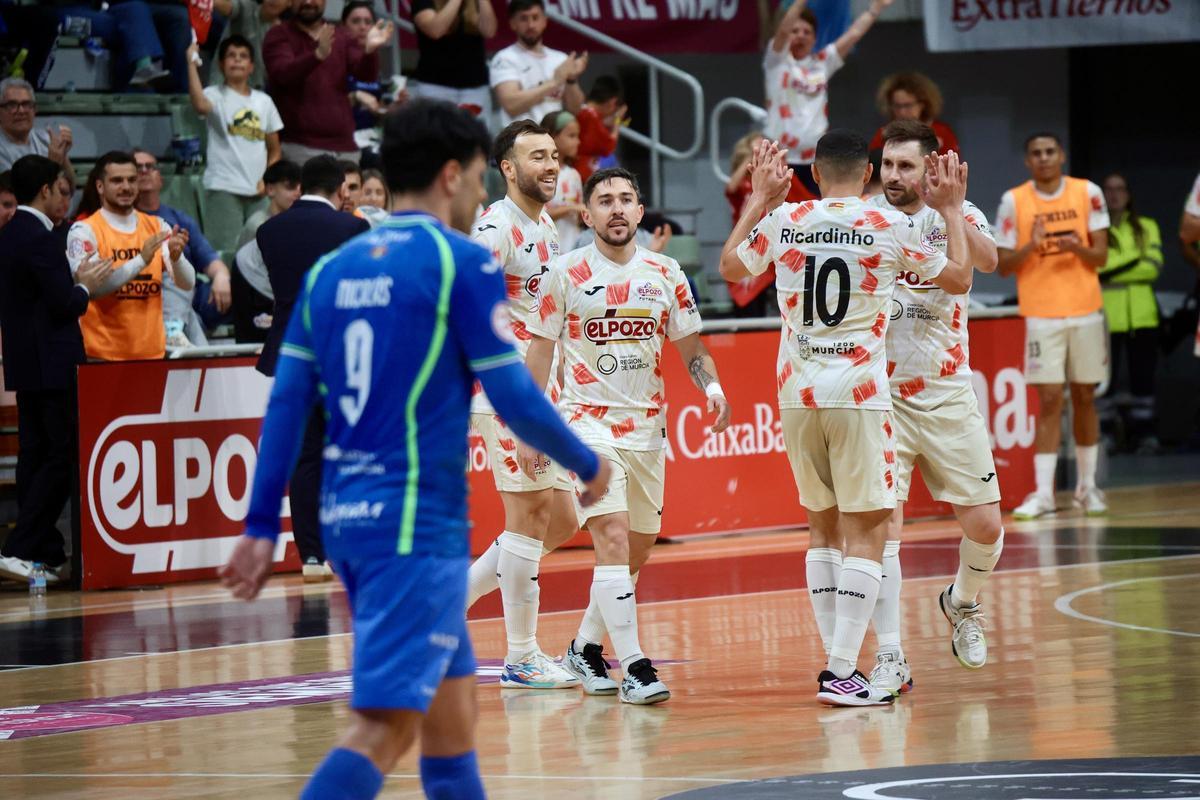 Las mejores imágenes del partido entre ElPozo y Valdepeñas
