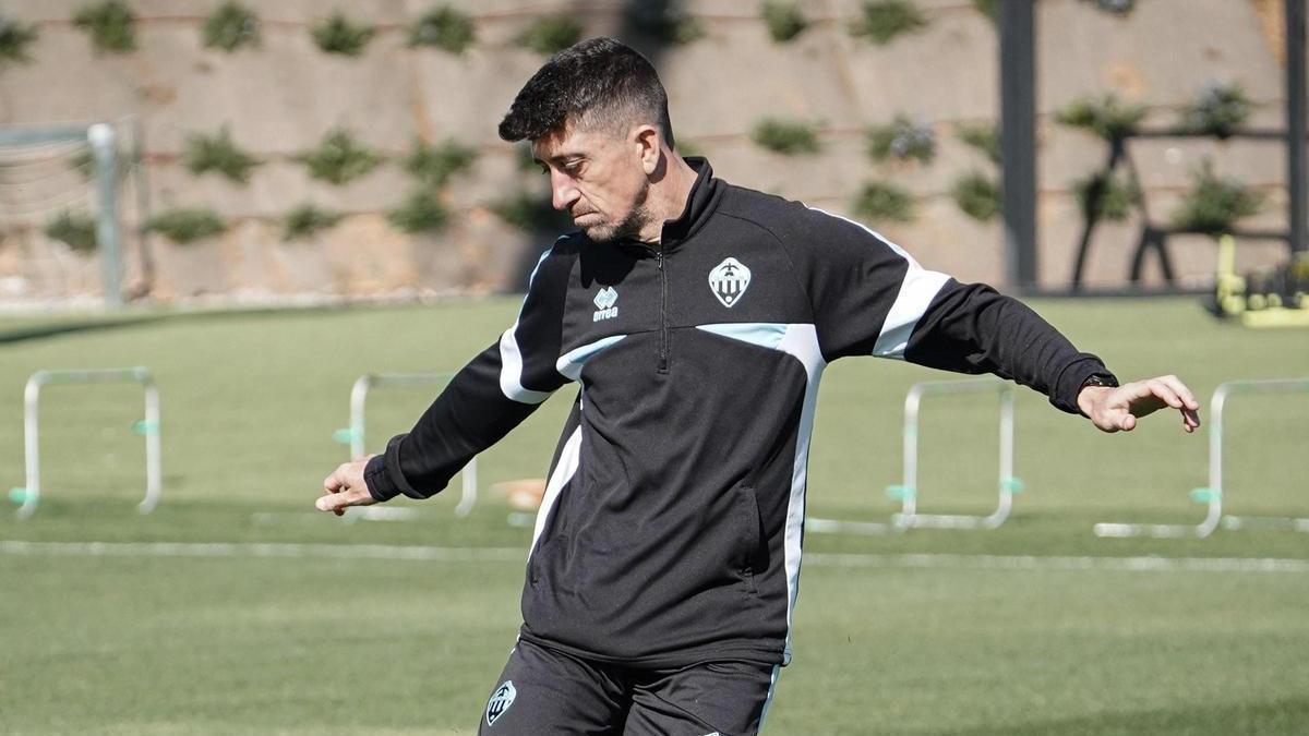 Pablo Hernández espera que el equipo vuelva a ganar después de cinco jornadas sin ganar.