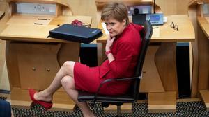 La ministra principal de Escocia, Nicola Sturgeon, en el Parlamento regional.