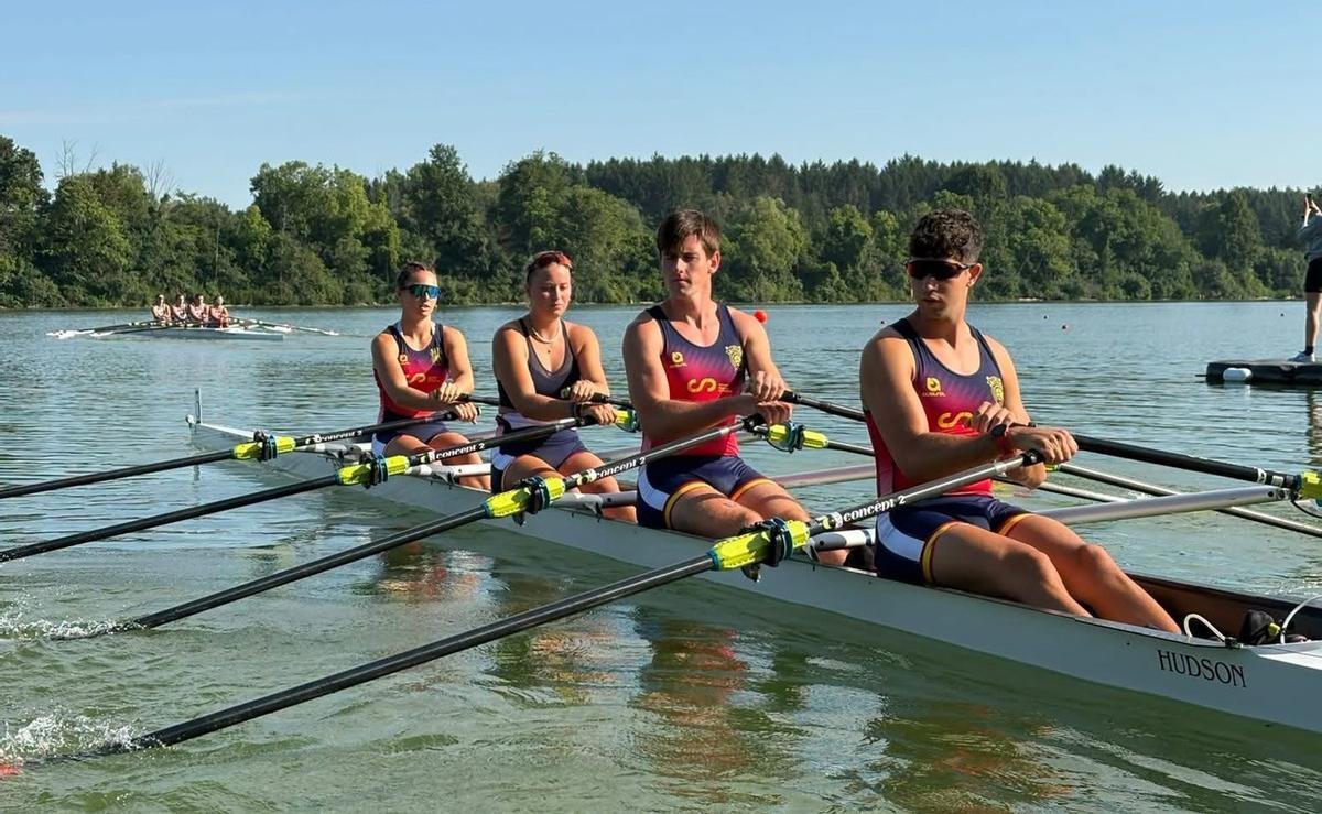 Catala, de Gandia, segundo de derecha a izquierda, en la competición de Canadá