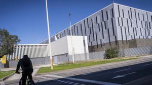 El nou centre penitenciari de la Zona Franca no té reixes ni claus