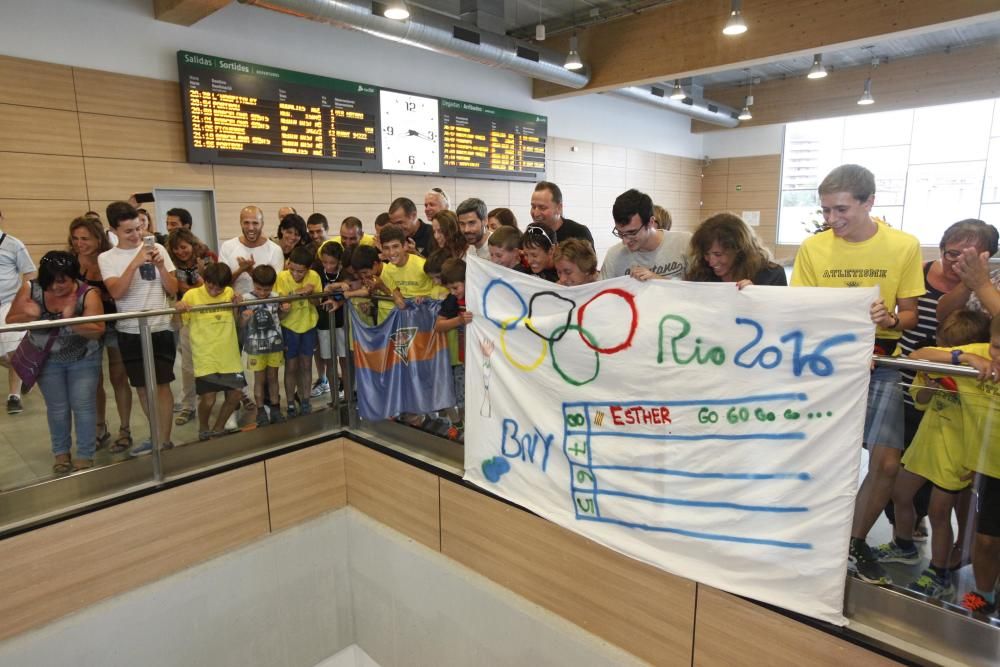 Arribada d'Esther Guerrero a l'estació del TAV a Girona