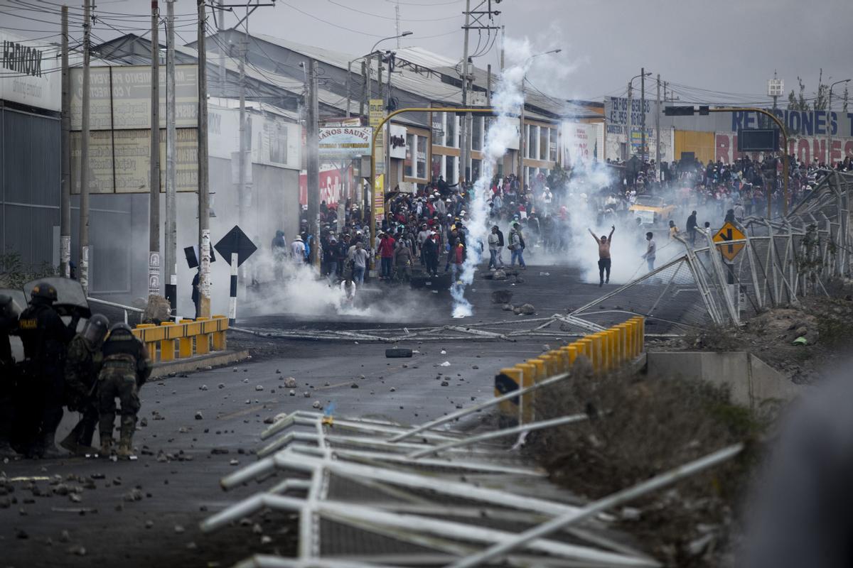 Miles de peruanos exigen en las calles la dimisión de Dina Boluarte