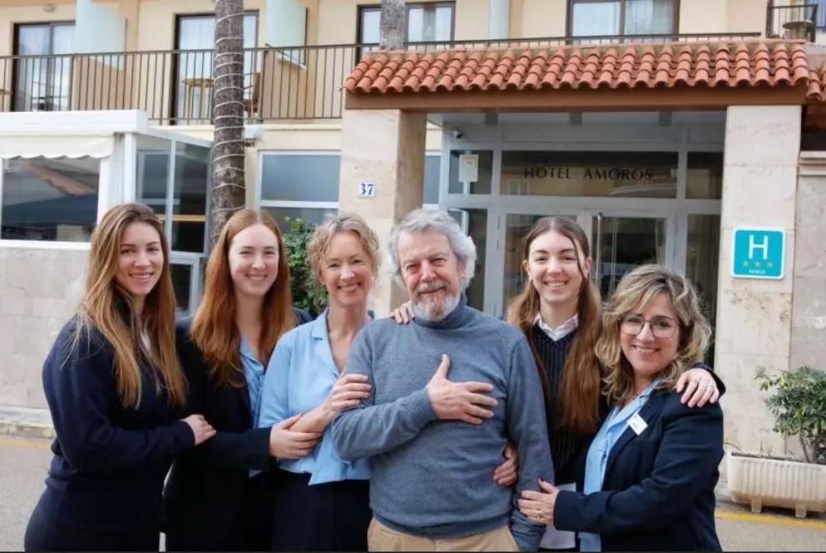 Equipo fuerte (de izquierda a derecha): hijas Sofía y Ana Rosa Castillo, madre Lisbeth Paulsen, padre Antonio Castillo, hija Elena Castillo y recepcionista Marga Sastre