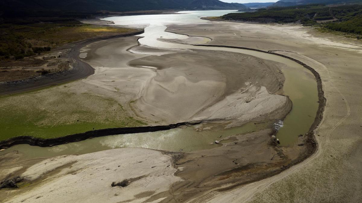 El pantano de Yesa, entre Navarra y Zaragoza, está bajo mínimos. EFE