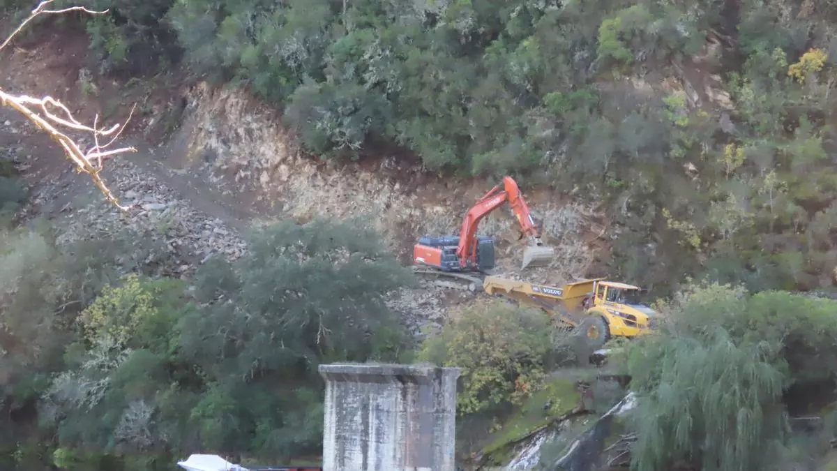 Estas son las primeras imágenes de las máquinas que harán del puente de Cedillo una realidad