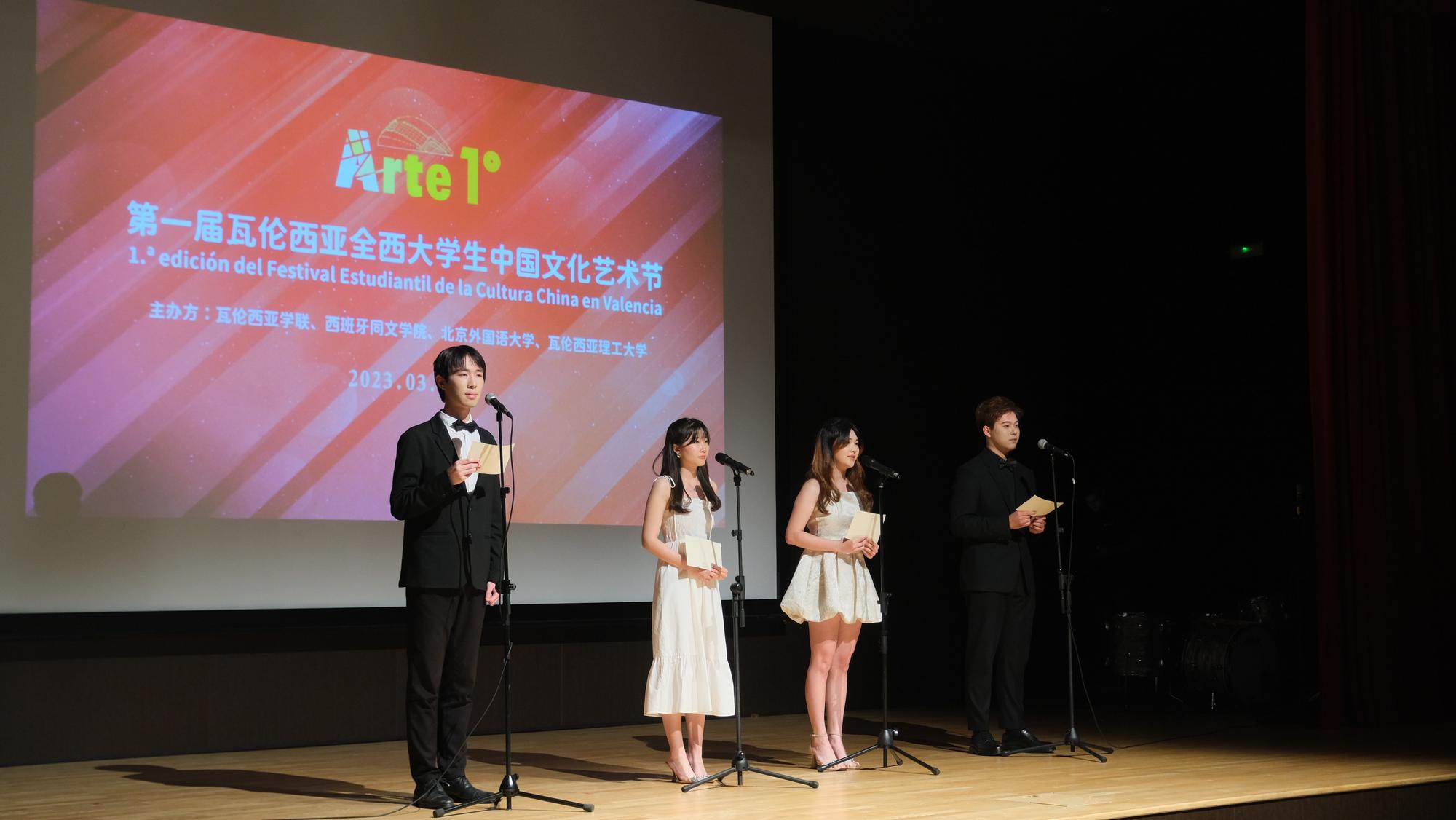 El primer festival estudiantil de la cultura china en València, en imágenes