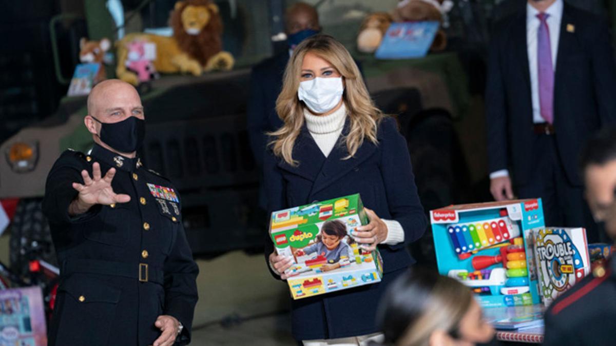 Melania Trump acude a la campaña anual 'Marine Toys for Tots Drive'