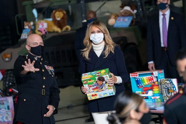 Melania Trump acude a la campaña anual 'Marine Toys for Tots Drive'