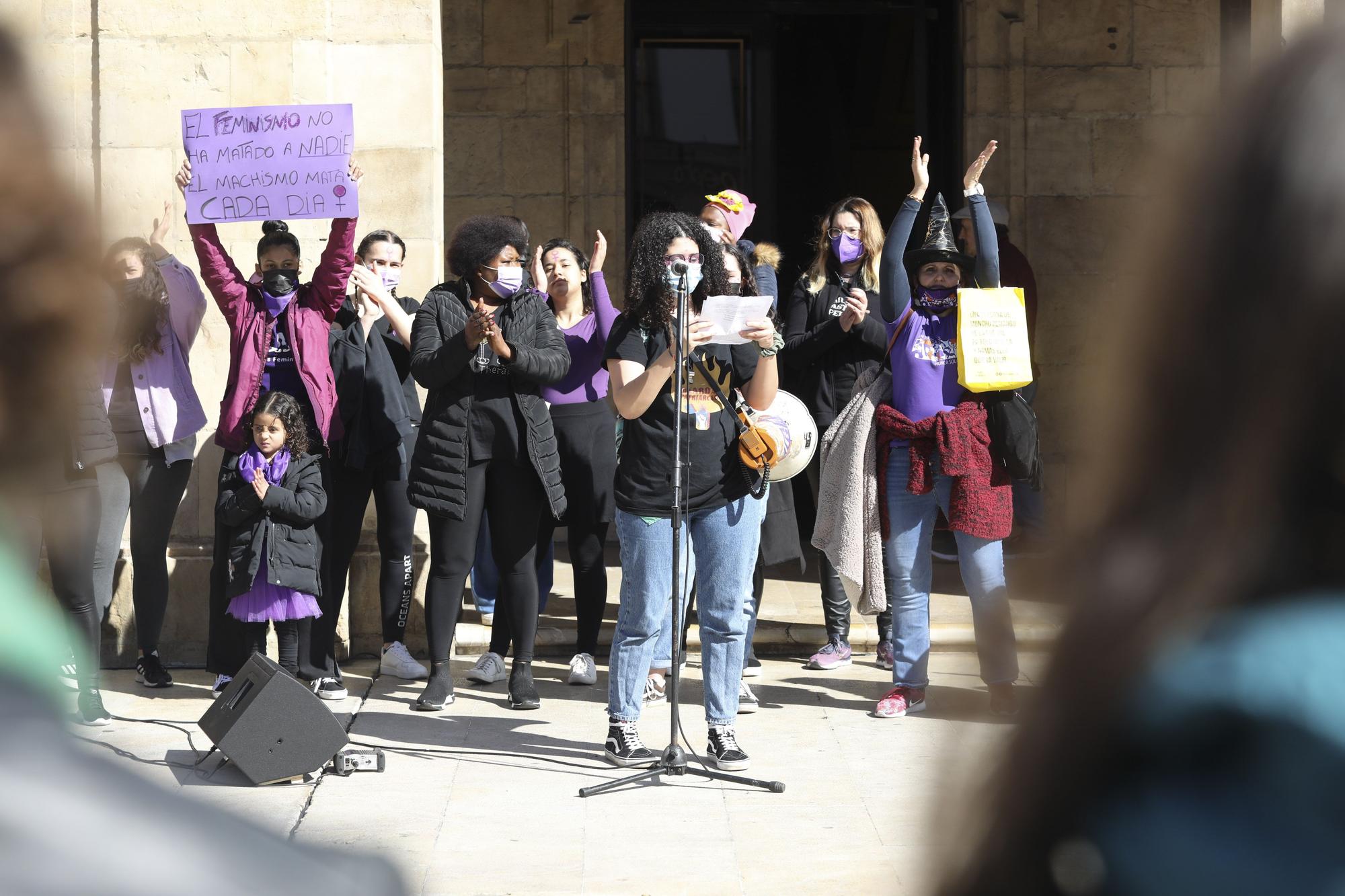 EN IMÁGENES: Así se vivió el Día de la Mujer (8M) en Avilés