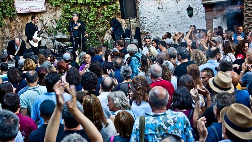 Colas en el Festival de Blues, que se apunta otro éxito en la parte antigua