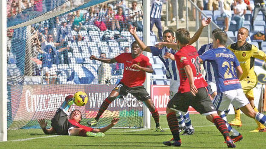 Geromel sacó un balón en la línea de gol en su vuelta