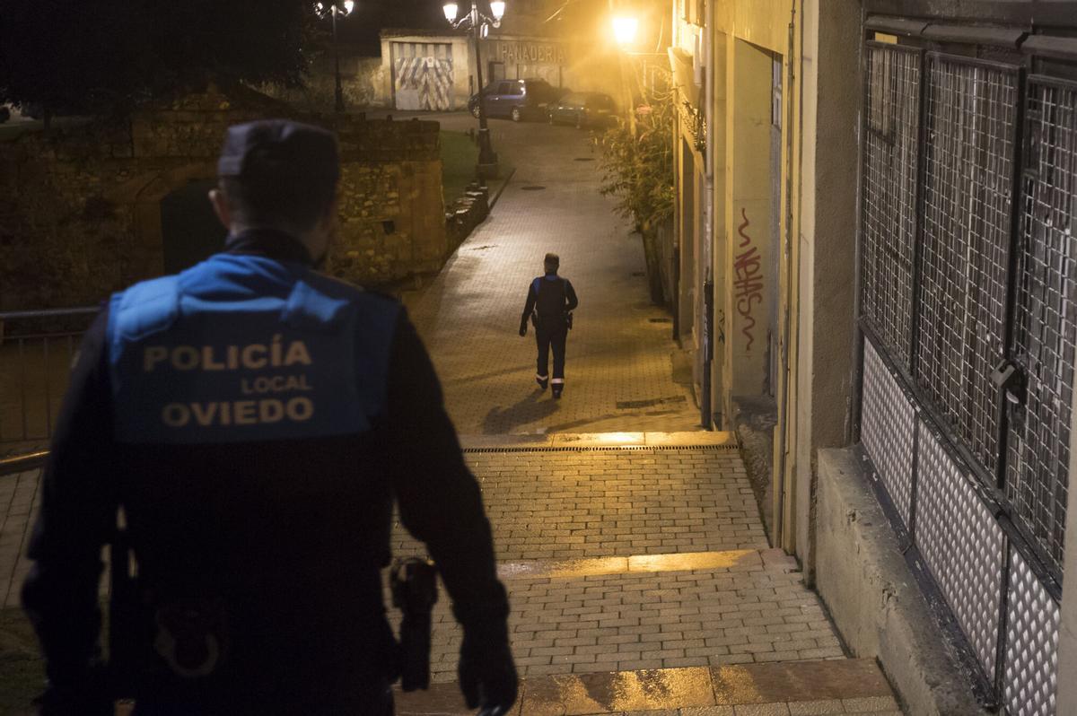 Agentes de la Policía Local en el Antiguo.