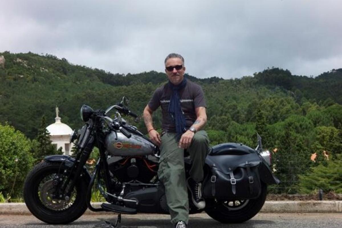 Sergi Arola, amb la seva moto, a la foto que ha penjat a Twitter.