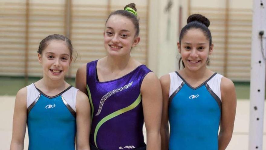 Las gimnastas del Clube Ximnasia Tempo Rocío Amor, María Míguez y Nadia Albacete.