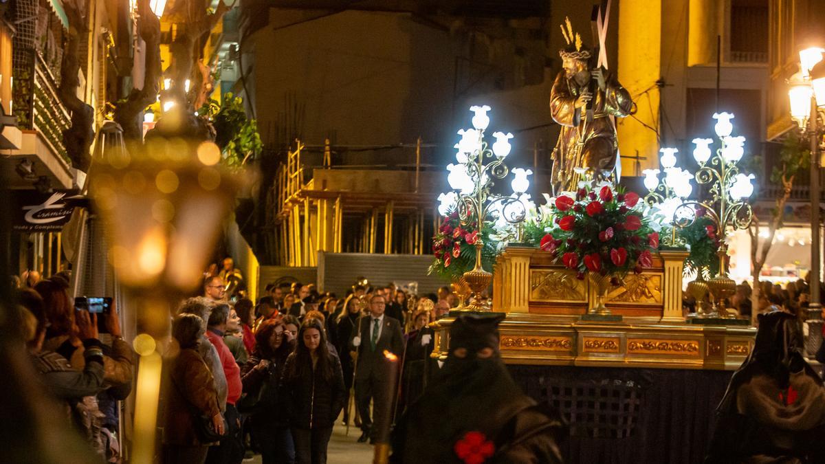 La procesión del de la Cofradía de Ntro. Padre Jesús Nazareno de Benidorm en 2019.