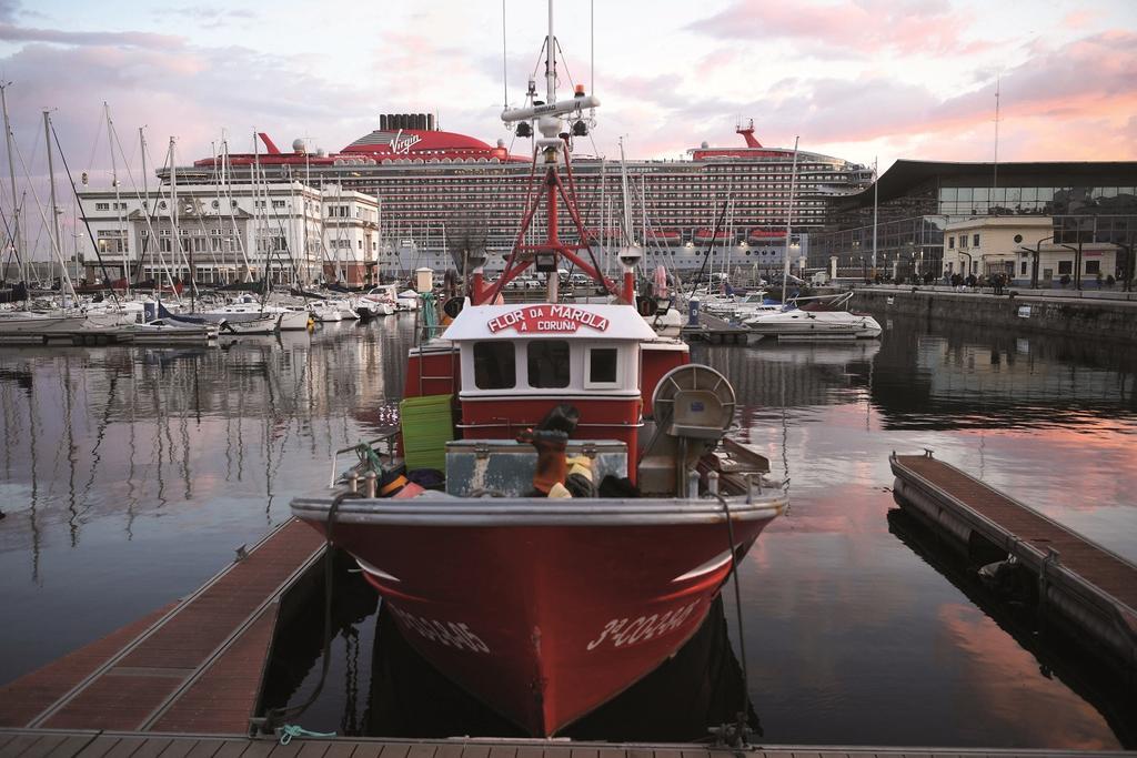 Trasatlántico Valiant Lady.