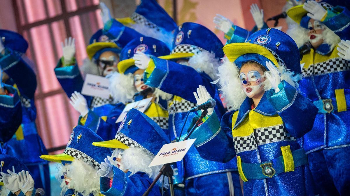 Raviscuditos, primera murga en actuar