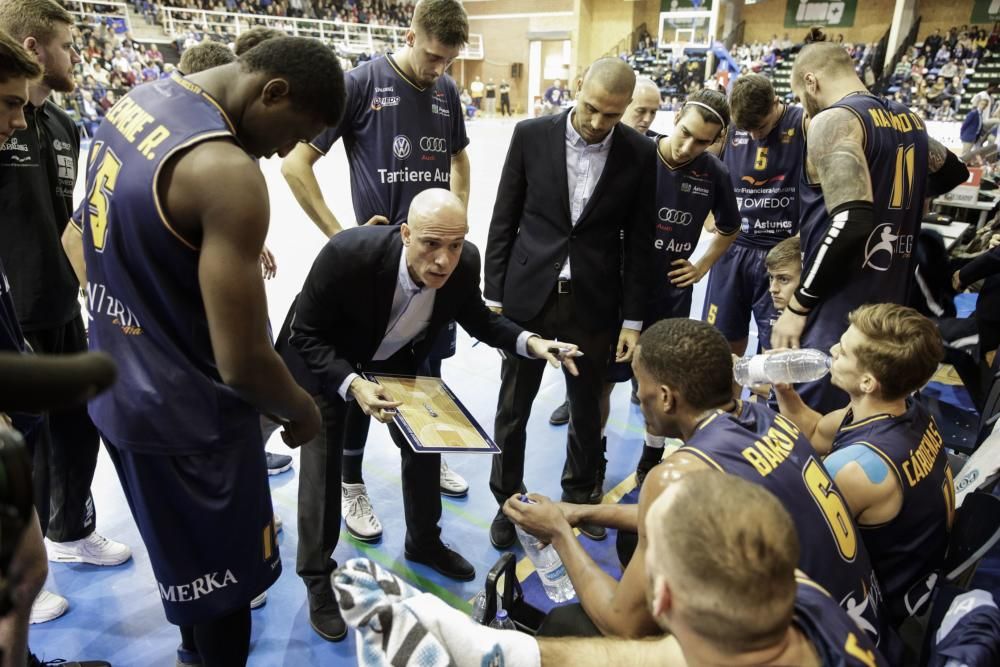 Partido de baloncesto entre Unión Financiera Oviedo y Melilla