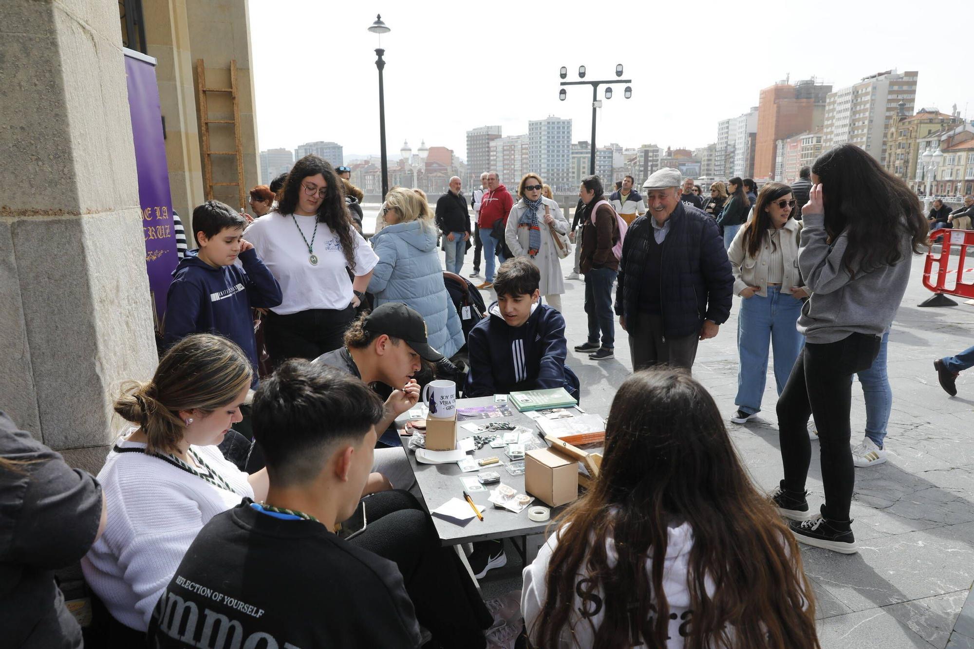 El ambiente en Gijón por Semana Santa, en imágenes