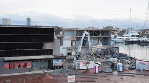 Avança la demolició dels Cines Maremàgnum al Port Vell de Barcelona