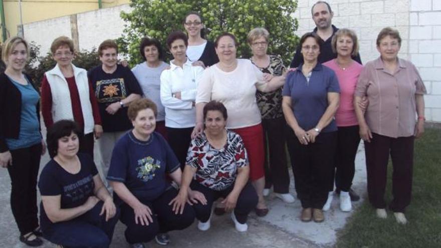 El grupo de participantes en el curso de bailes de salón clausurado en Arcos.