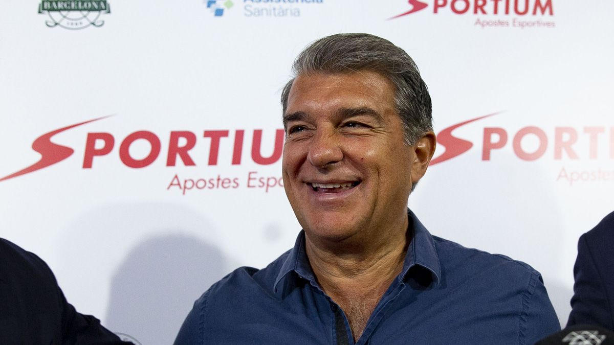 El presidente Joan Laporta habló para los medios en la Koeman's Cup