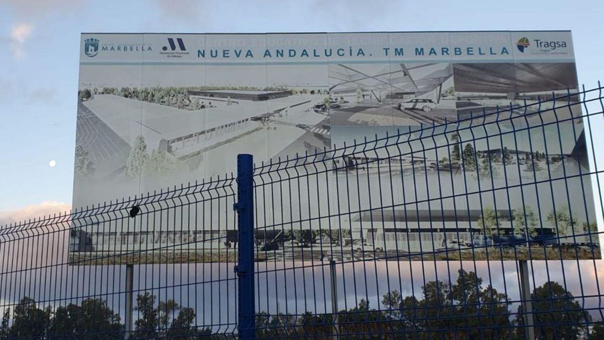 Cartel que anuncia el proyecto del Centro de Tecnificación.