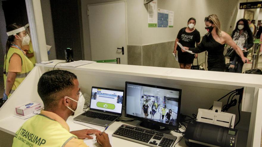 Controles de seguridad en aeropuertos.