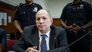 El jurado declara culpable a Harvey Weinstein de un cargo de agresión sexual en Nueva York