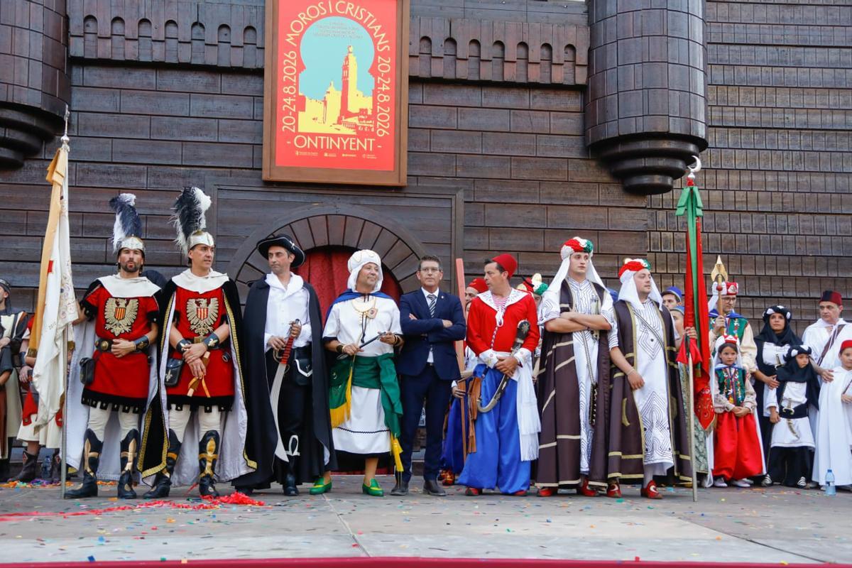 Los cargos festeros de los Moros y Cristianos de Ontinyent en la Publicació de Festes.
