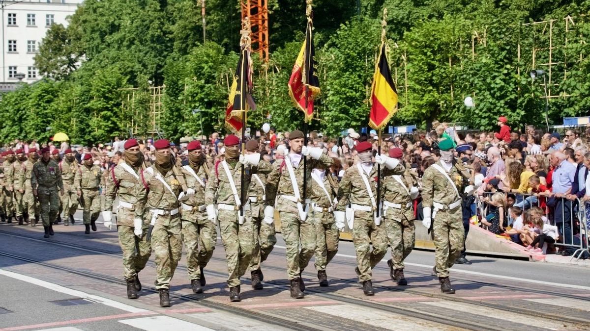 Miitares belgas, en un desfile en Bruselas