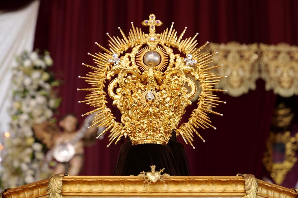 Nueva corona de la Virgen de Luna, en el acto de este domingo.