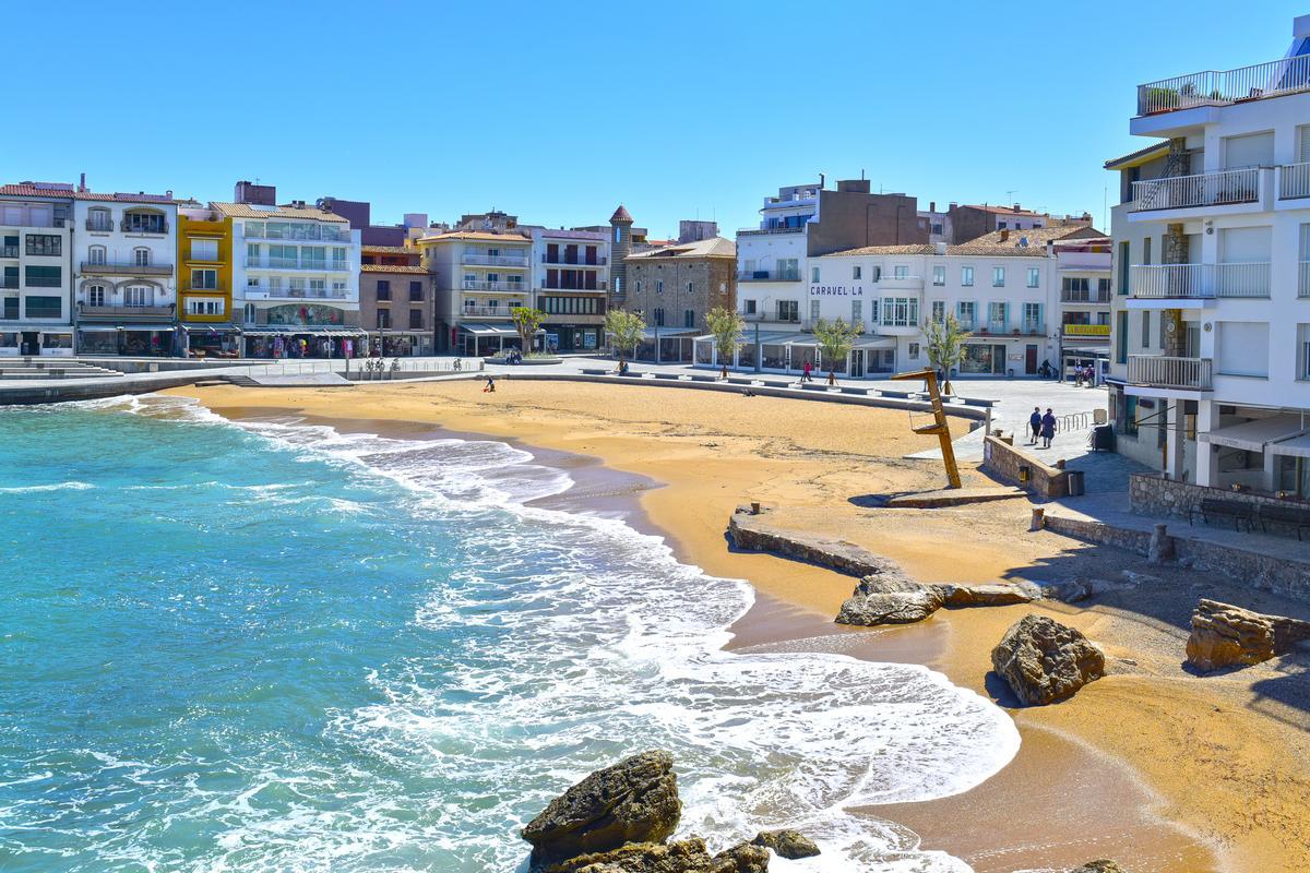 El pueblo de L'Escala en la Costa Brava