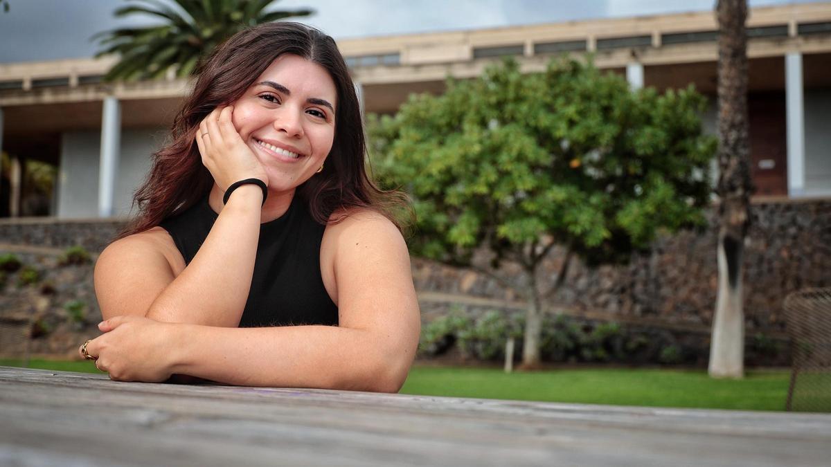 Sara Alvarado, doctoranda de Sociología de la ULL, en el Campus de Guajara.